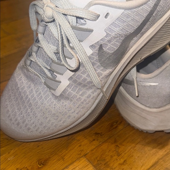 Nike Women's Athletic Shoes - Light Gray - Picture 2 of 5